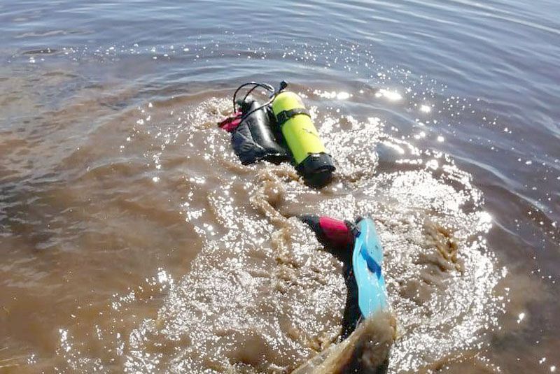 Buscan en dos lagunas al joven perdido en Tolhuin