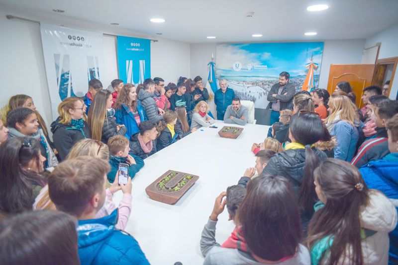 Estudiantes de Entre Ríos visitaron Ushuaia y se reunieron con Vuoto