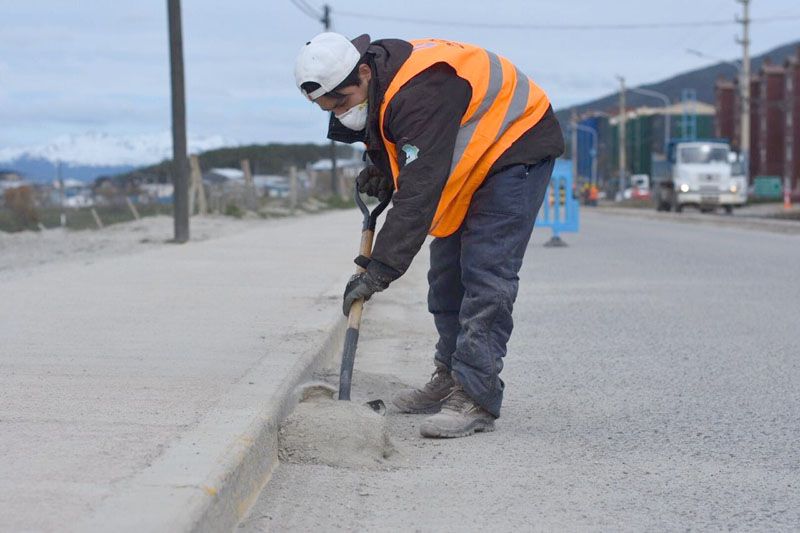 Personal municipal realizó trabajos de limpieza en Hipólito Yrigoyen 
