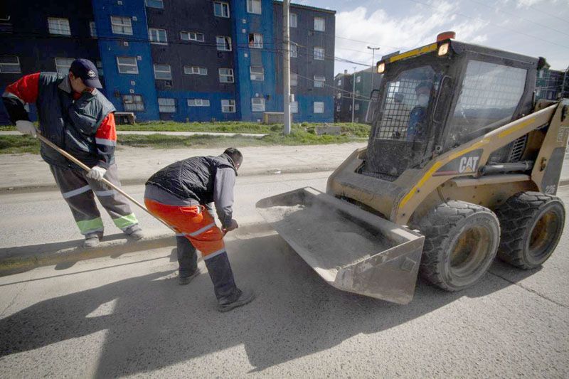 Se realizó un operativo de limpieza en avenida Hipólito Yrigoyen