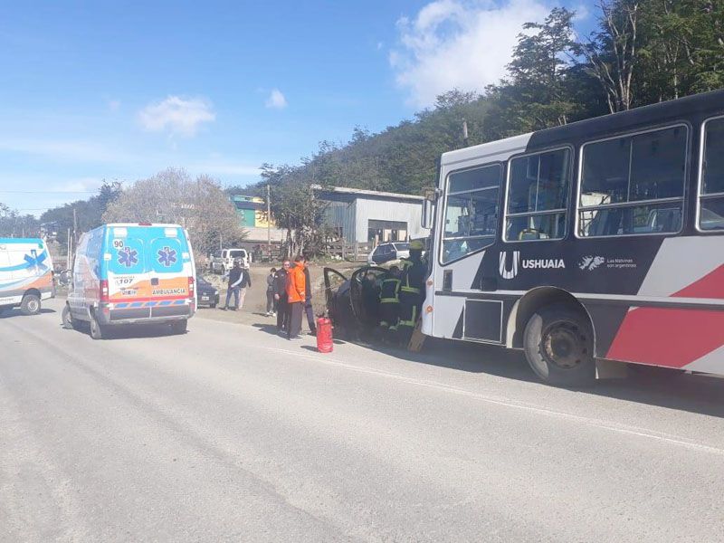 Un rodado intentó girar en “U” y fue colisionado por un colectivo
