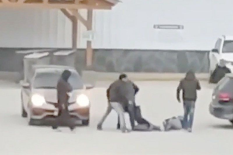 Detuvieron a 4 hombres con droga