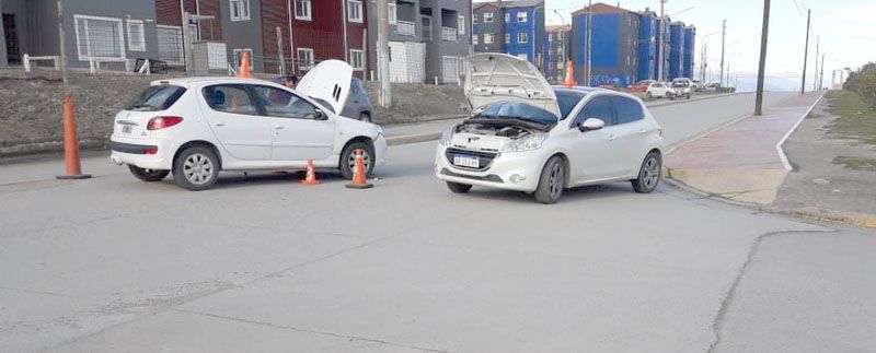Choque con heridos en Hipólito Irigoyen y Almirante Irizar