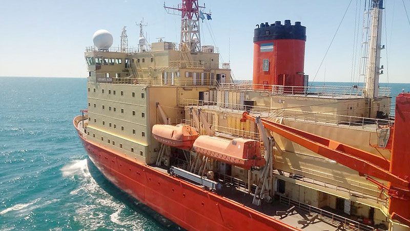El rompehielos ARA “Almirante Irizar” realizó pruebas de máquinas en el Mar Argentino