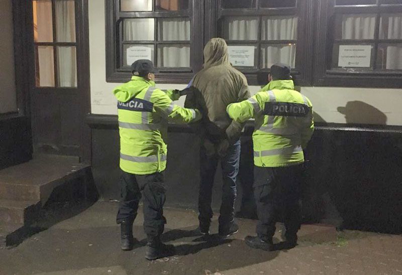 Un turista francés fue detenido tras provocar daños en la Casa Pena