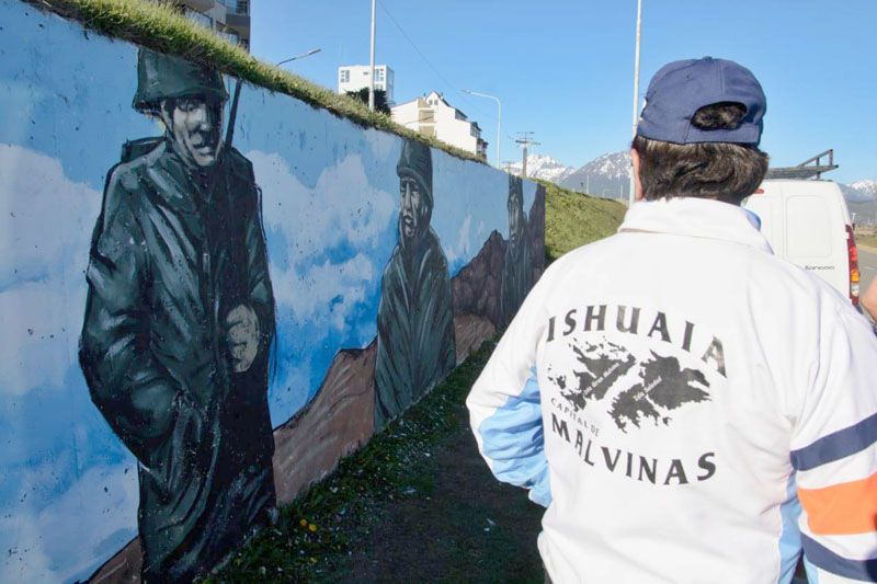 Se completó la restauración del mural Malvinas 