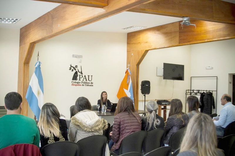  Agentes municipales se diplomaron en derechos de usuarios y consumidores