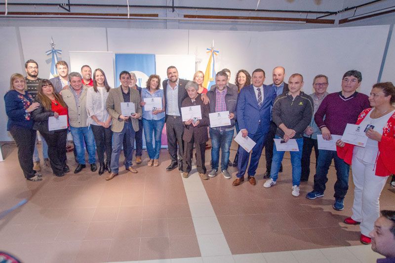 Vuoto entregó medallas a municipales que cumplieron 20 y 30 años de servicio 