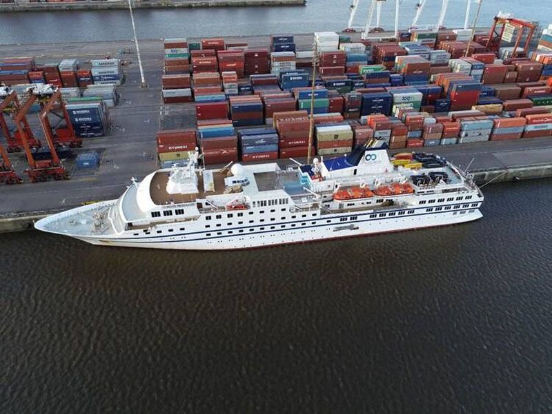 La empresa a cargo del crucero varado en Buenos Aires registra una deuda millonaria en Ushuaia
