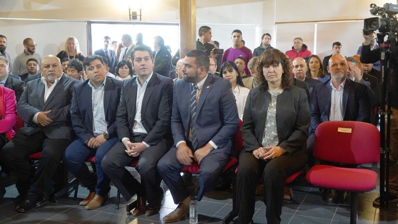 Los electos recibieron el diploma de manos de la Junta Electoral