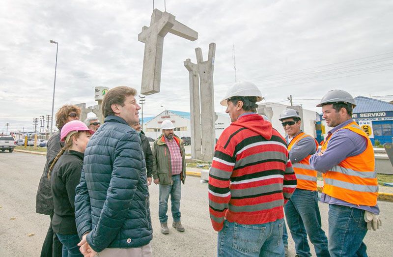 Comenzó el montaje del puente peatonal frente a la UTN