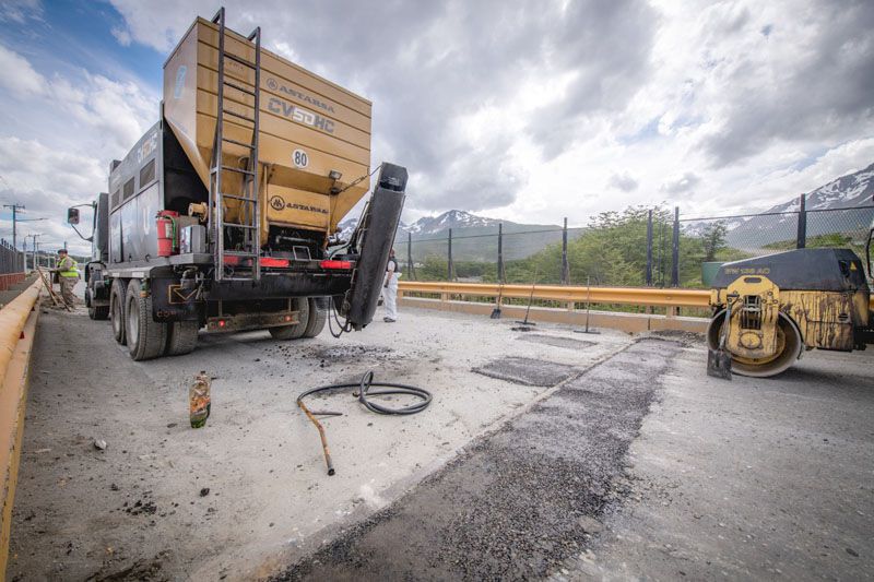 Realizan trabajos de mantenimiento en el puente amarillo