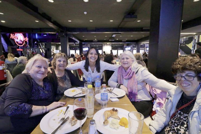 Con un almuerzo finalizaron las actividades anuales de adultos mayores de Ushuaia