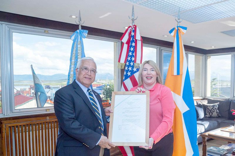 El embajador de Estados Unidos fue recibido en Casa de Gobierno