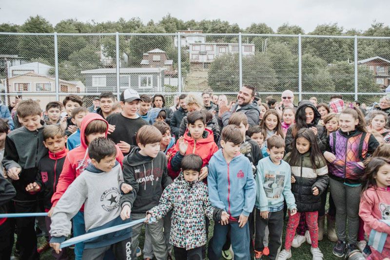 Vuoto inauguró el playón deportivo del Mirador del Beagle 