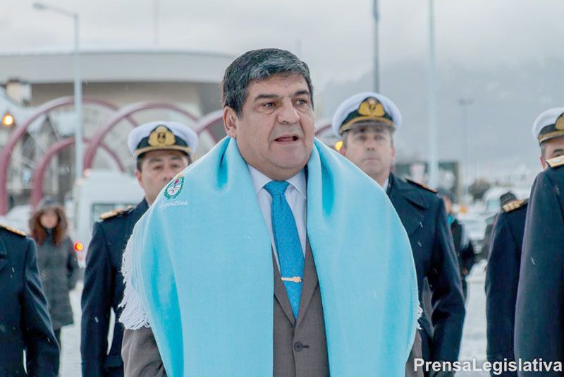 Arcando con bastón propio y caro