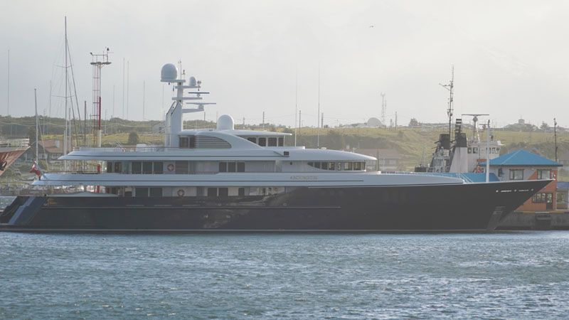 Yate de millonario estadounidense en Ushuaia