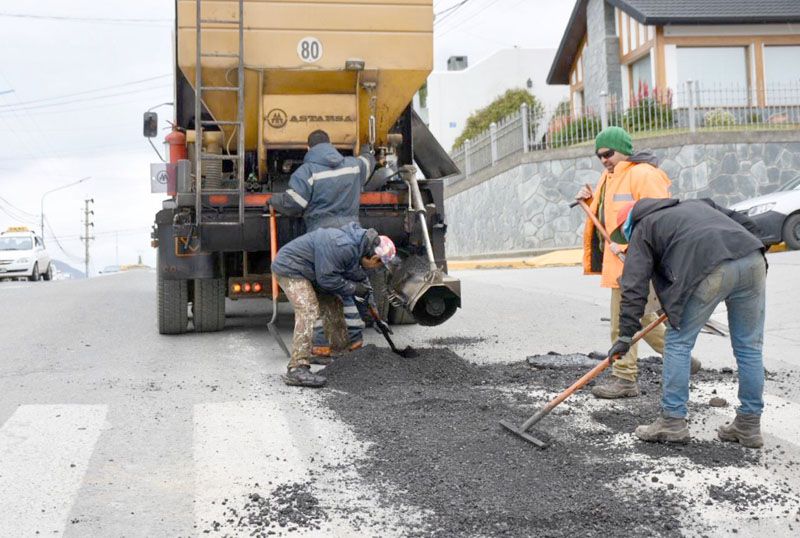 La planta de asfalto móvil del Municipio trabajó en Magallanes 