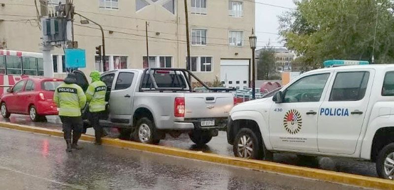 Conducía ebrio y se quedó dormido en plena avenida Magallanes