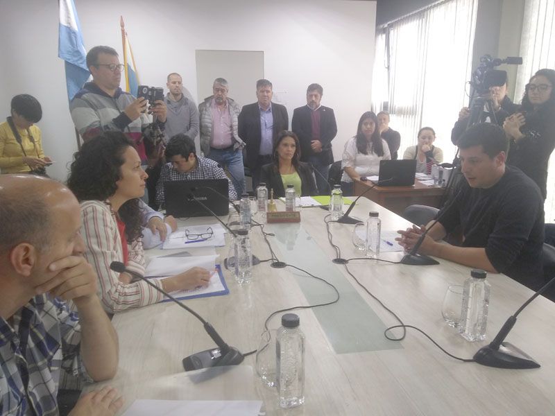 Prohibieron el uso de aplicaciones móviles externas a las agencias de taxis