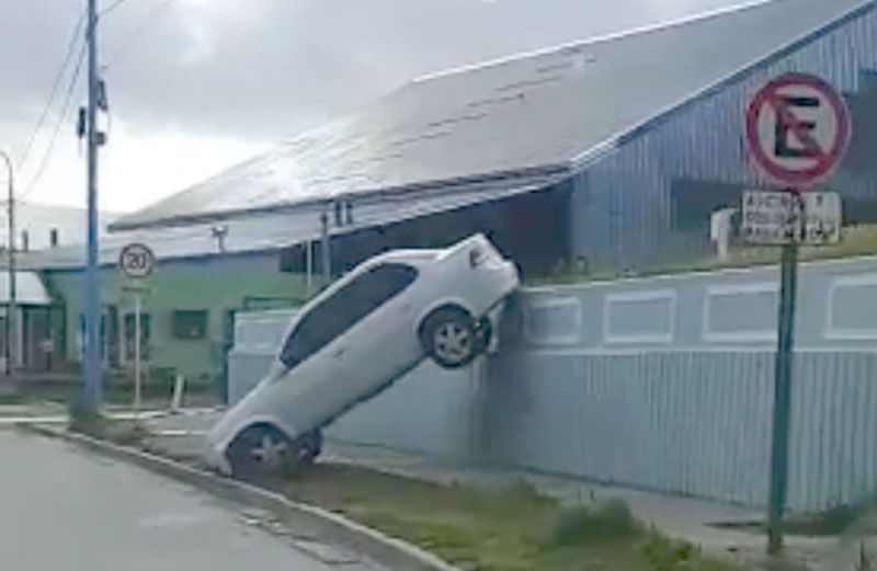 Se desbarrancó un rodado en los Tribunales 