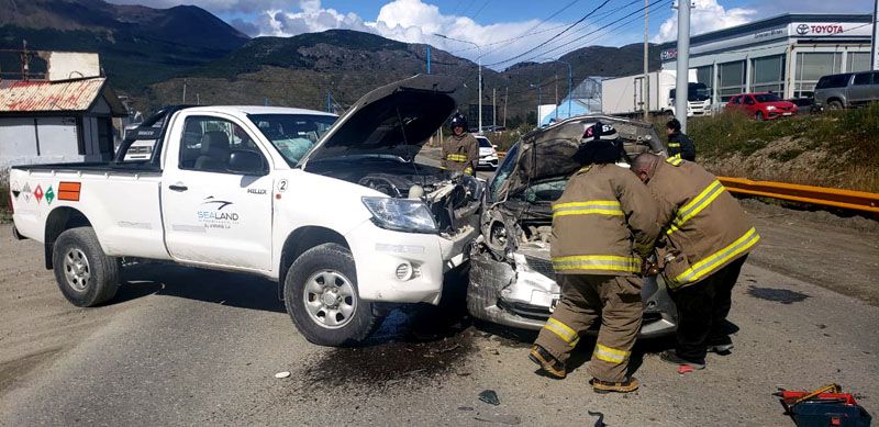 Choque sin heridos frente a cuartel de bomberos