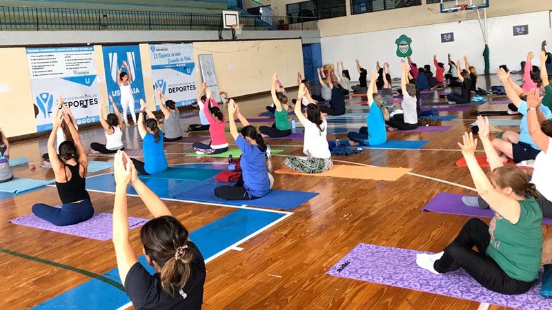 Más de 80 vecinos participaron de las clases abiertas de yoga