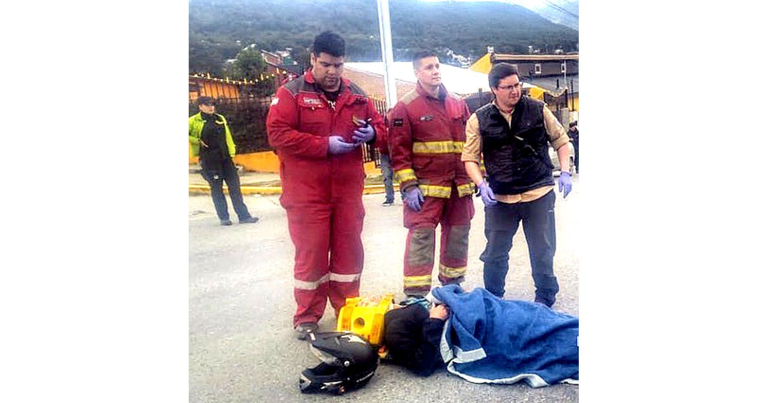 Motociclista lesionado al chocar contra un rodado