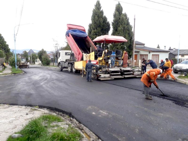 Avanza la repavimentación en barrios de Ushuaia