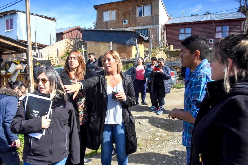 Henriques Sanches recorrió el barrio El Cañadón