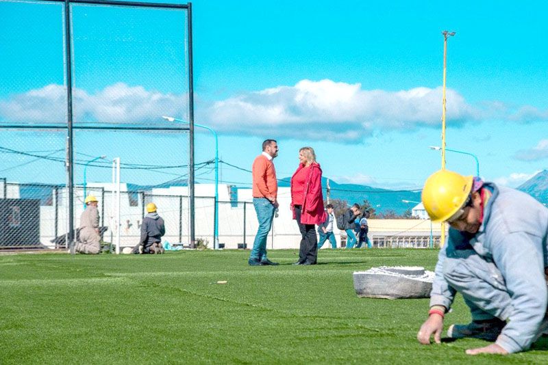 Vuoto recorrió las obras del playón deportivo Hernán Schulz