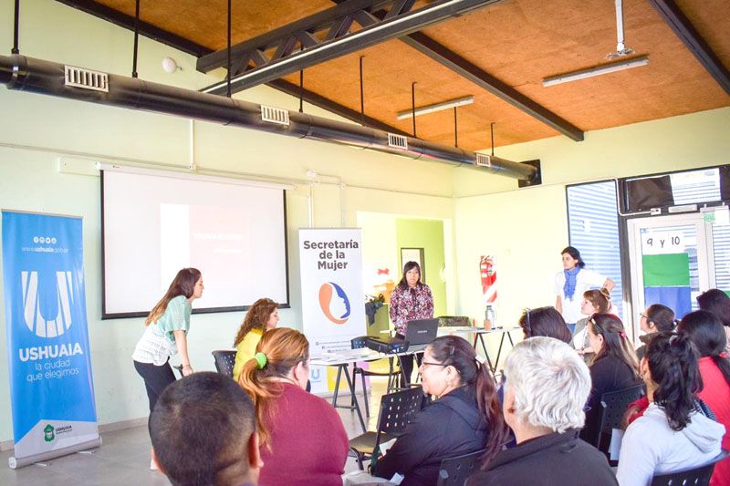 La Secretaría de la Mujer organizó un encuentro con referentes vecinales del sector K y D