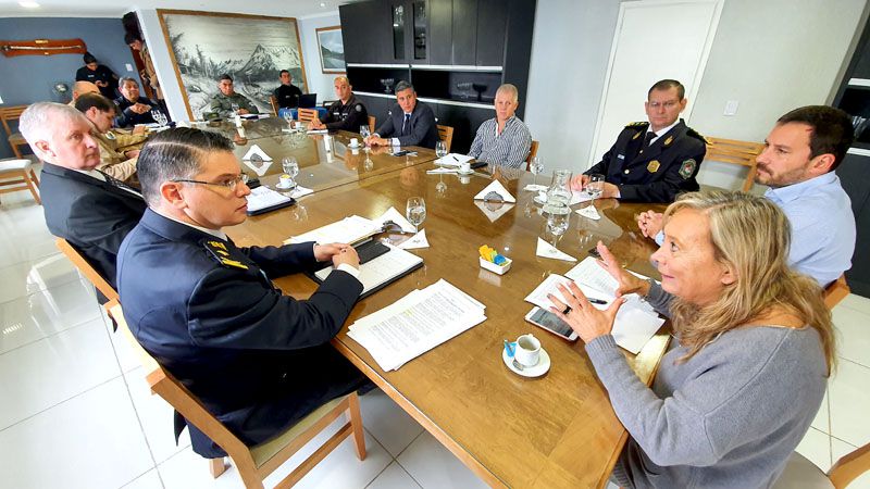 Restringen el acceso a aeropuertos fueguinos