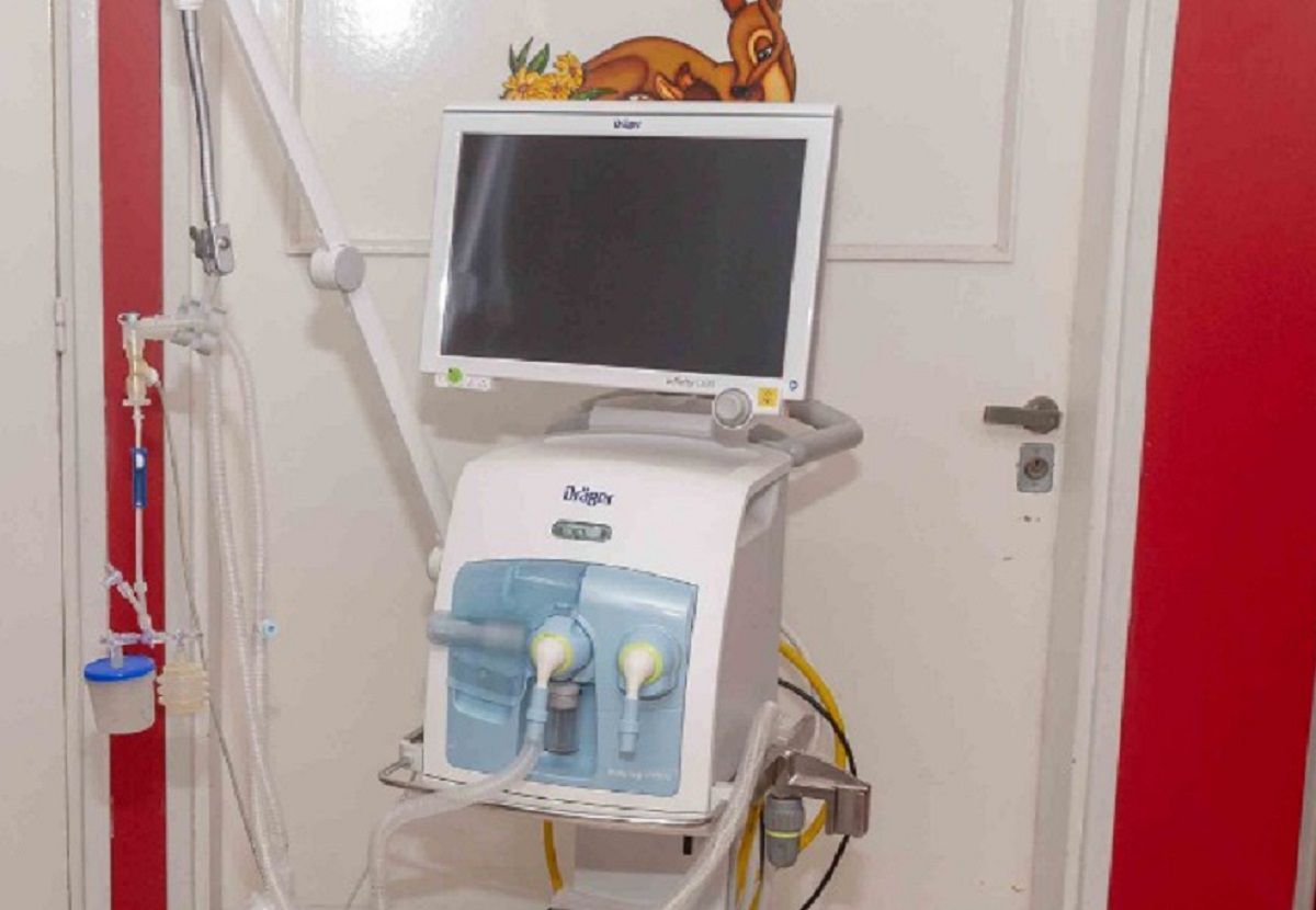 El vuelo especial trajo vacunas y respiradores