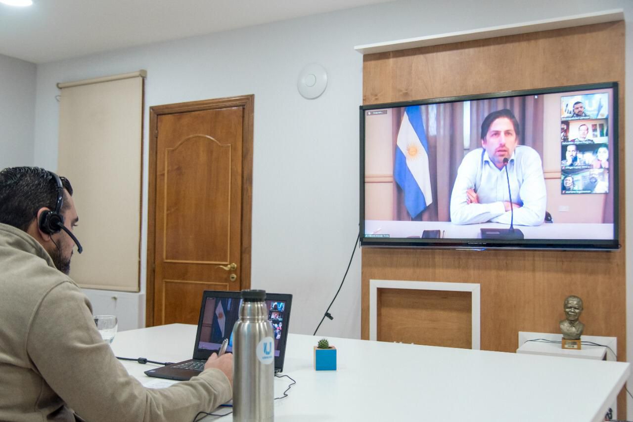 Vuoto y Trotta con docentes de las experimentales