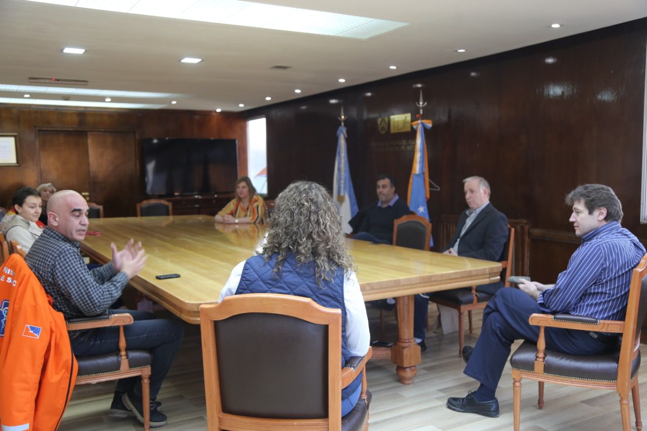 Melella se reunió con enfermeros y visitó dependencias policiales