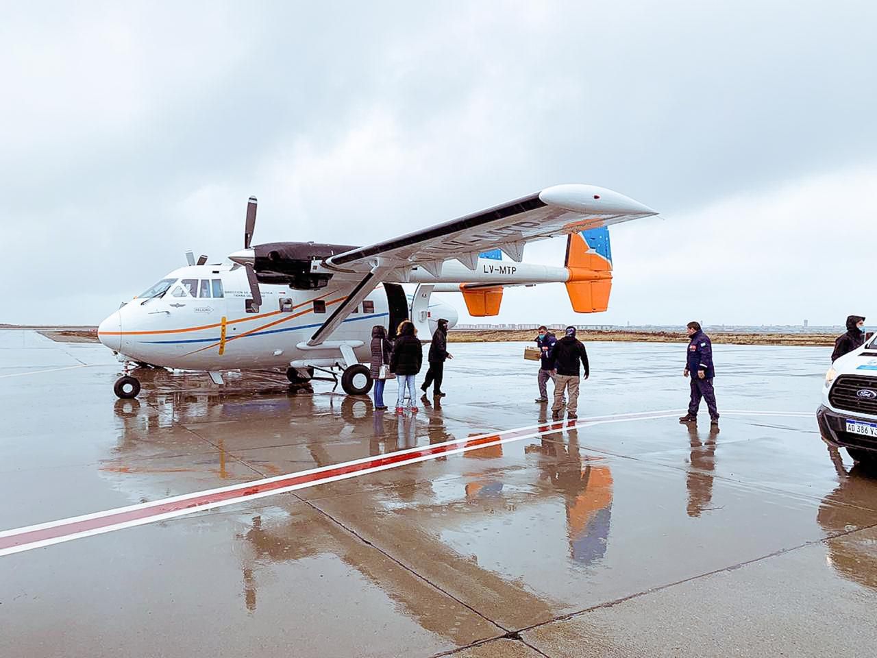 El avión ARAVA realizó vuelo con carga sanitaria 