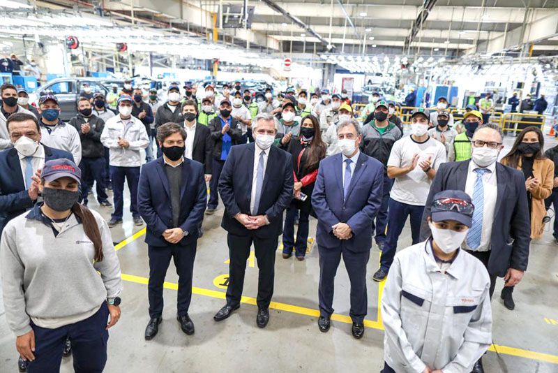 Alberto Fernández recorrió la planta de Toyota en Zárate