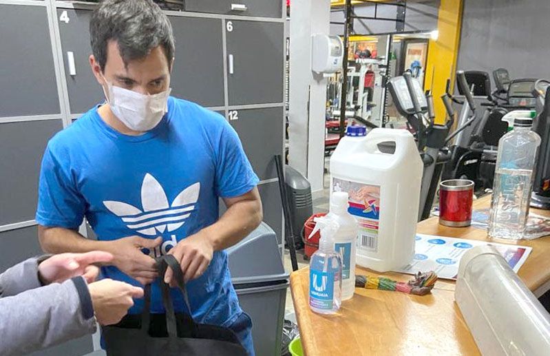 Gimnasios y entidades deportivas de Ushuaia recibieron elementos para desinfección