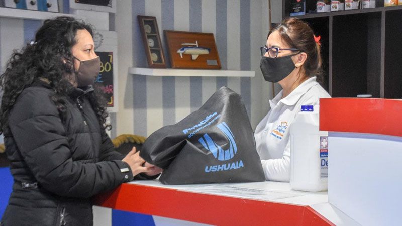 Continúa la distribución de kits sanitizantes en comercios de la ciudad