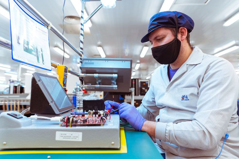 Presentan el primer respirador fabricado en la provincia