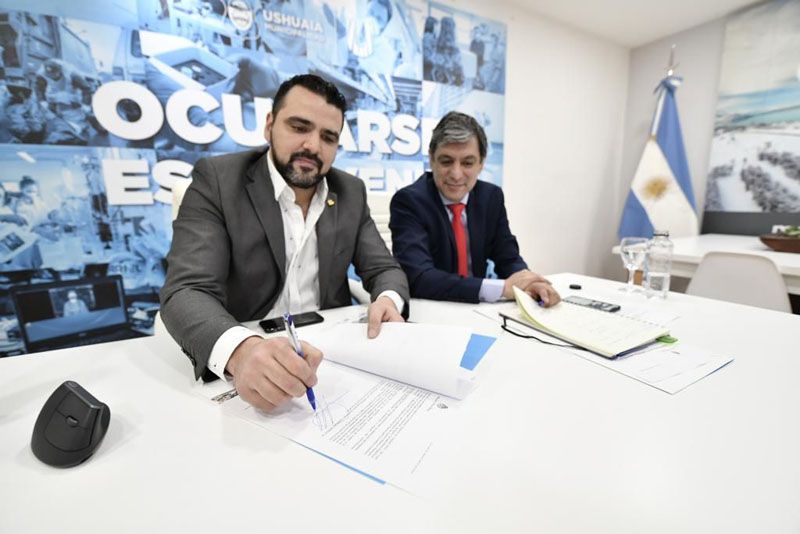 Vuoto rubricó convenio para ejecutar obras de agua y cloaca para 2300 vecinos