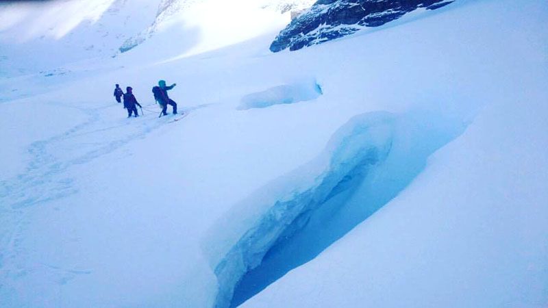 Montañistas advierten sobre la aparición de grietas en el Glaciar Martial