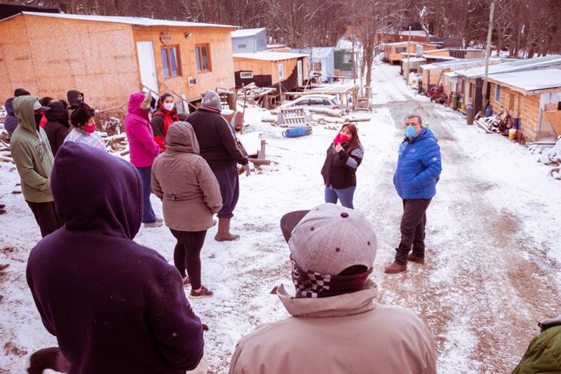 Castillo mantuvo un encuentro con vecinos del barrio Santa Rosa