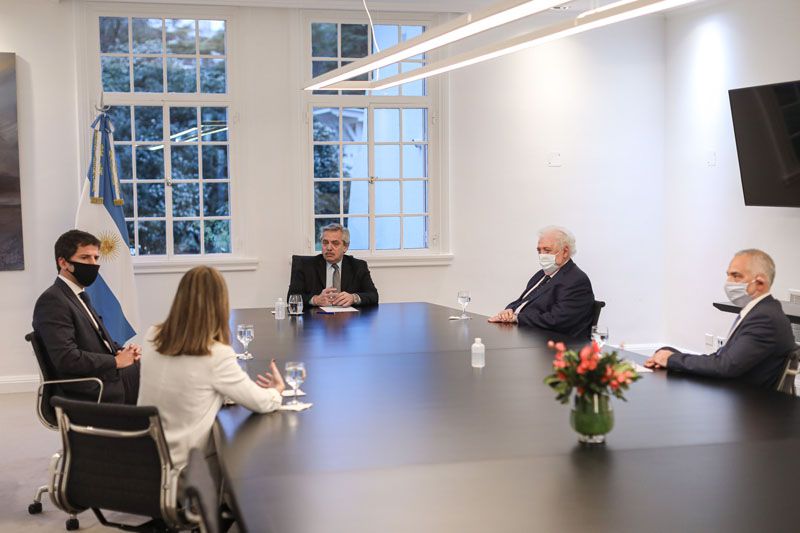 FERNÁNDEZ RECIBIÓ A DIRECTIVOS DEL LABORATORIO QUE DESARROLLA UNA AVANZADA VACUNA JUNTO A LA UNIVERSIDAD DE OXFORD