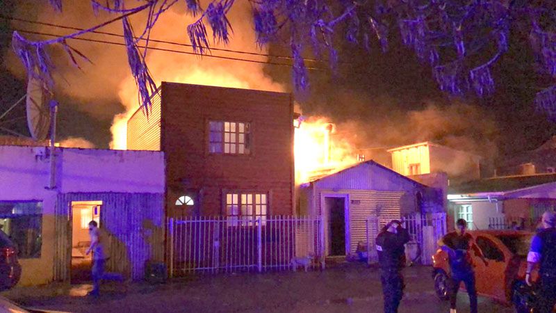 Voraz incendio de viviendas en Río Grande