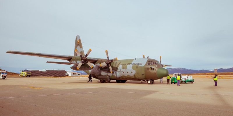 Hércules de la Fuerza Aérea Brasileña operó en el aeropuerto de Ushuaia