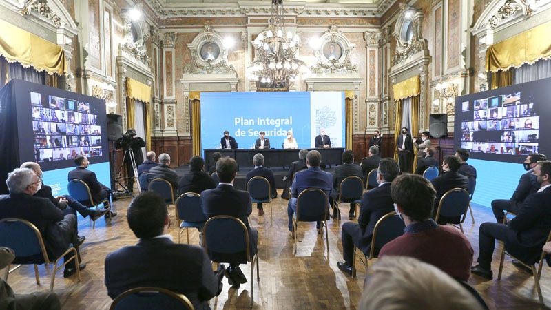 DIECINUEVE GOBERNADORES RESPALDARON A FERNÁNDEZ EN LA QUITA DE FONDOS A LA CIUDAD