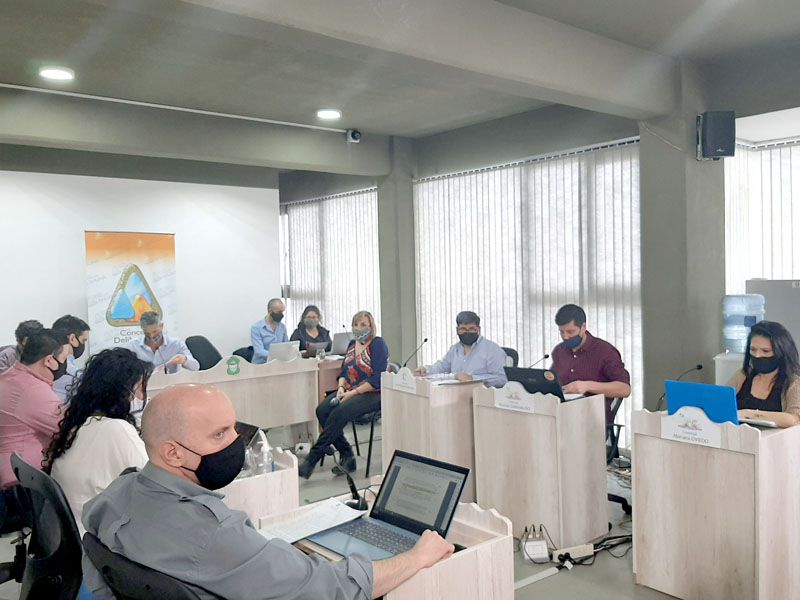 Funcionarios municipales brindaron detalles del leasing para maquinaria vial