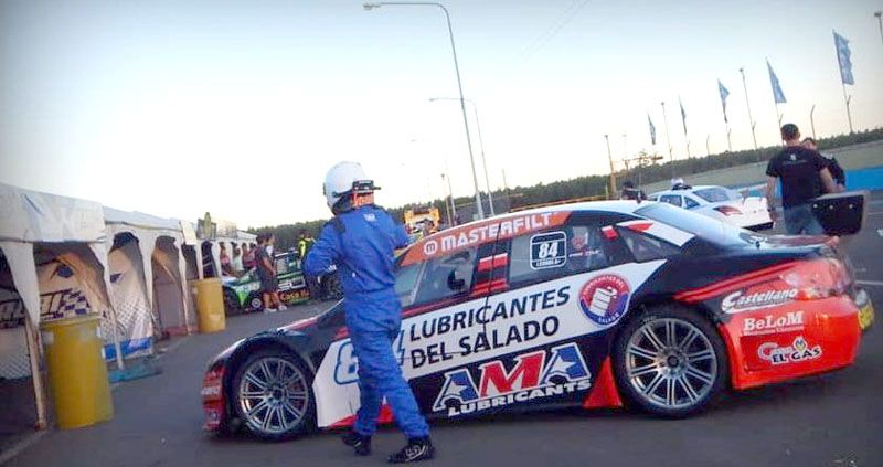 El `Chino´ Di Gennaro va de oficial Top Race Jr.
